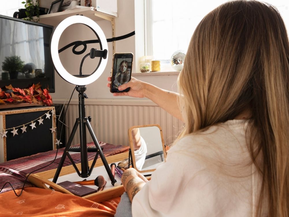 influencer ne demek sosyal medyada nasil influencer olunur